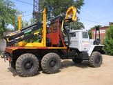 Лесовозный тягач Урал 55571 с манипулятором Омтл-97 с прицепом
