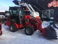Фронтальный мини-погрузчик HZM S810T с телескопической стрелой